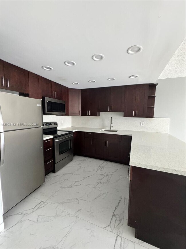 Building Photo - 6930 Miami Gardens Dr