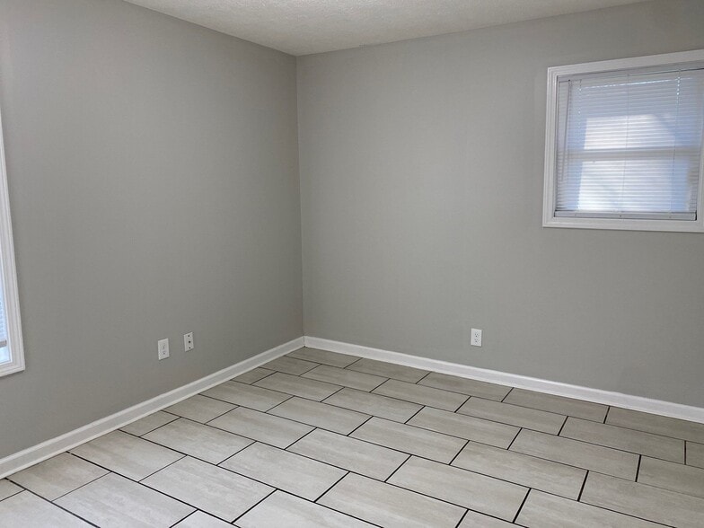 Building Photo - 77 Briarcliff Dr