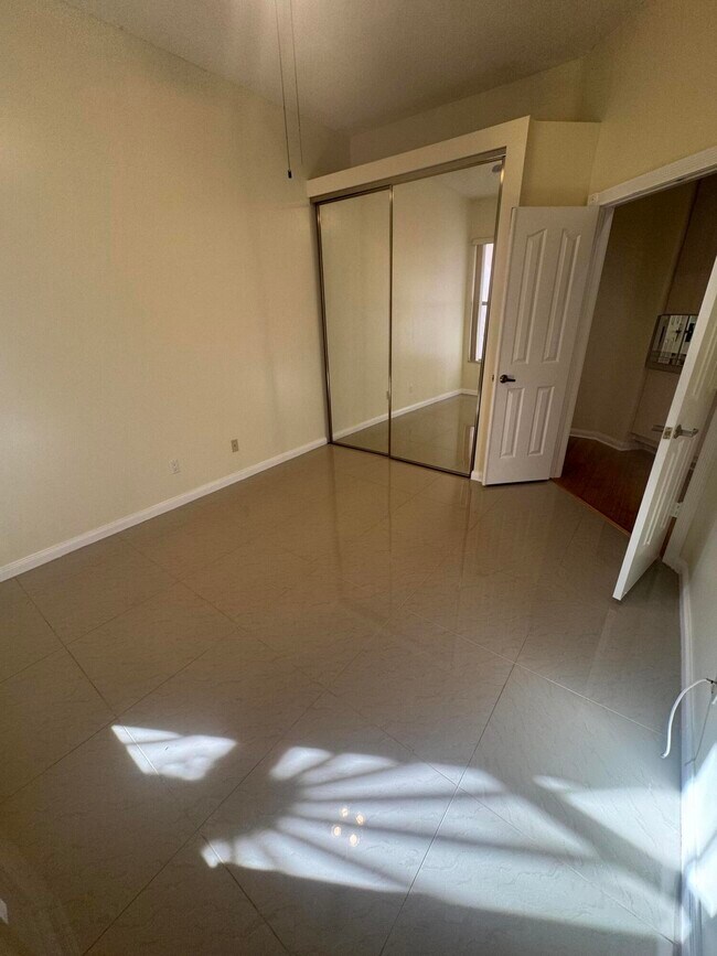 Building Photo - 900 Bear Island Cir