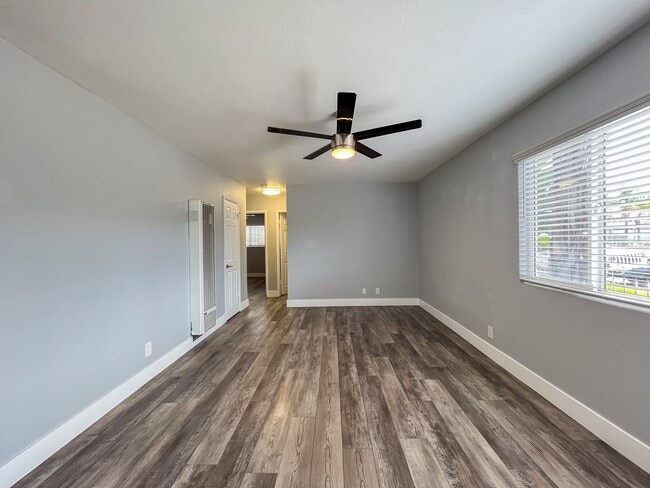 Interior Photo - 1411 E 20th St