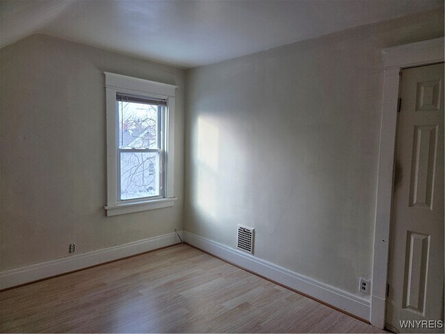 Building Photo - 212 Newburgh Ave