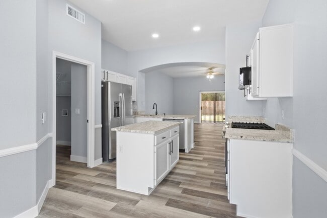 Building Photo - $2,500 Lovely Gilbert Rental Home With 2.5 Garage-3 bedrooms-2 Baths!