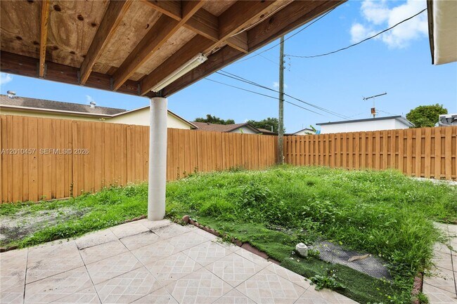 Building Photo - 1800 SW 97th Ave