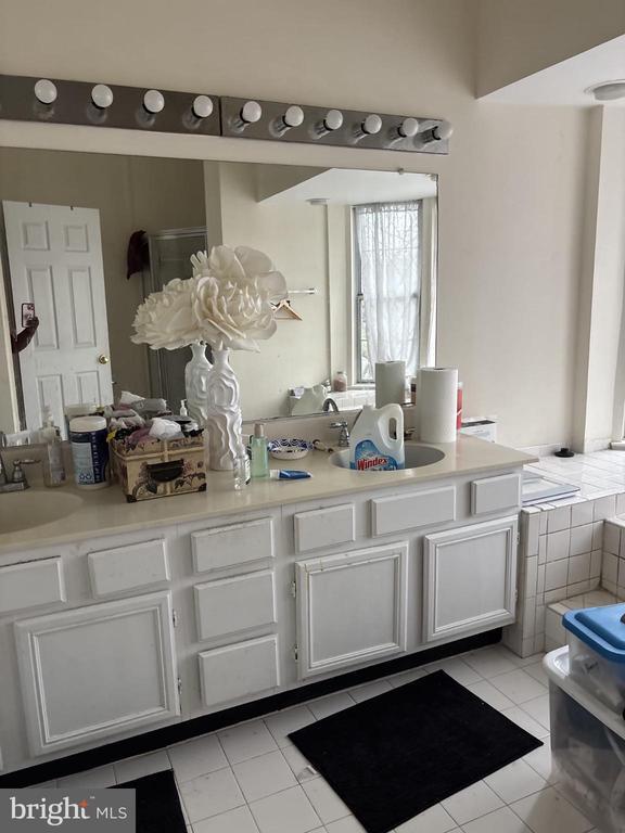 Building Photo - 7801 Vanity Fair Dr