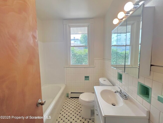 Building Photo - 1930 Boulevard Ave