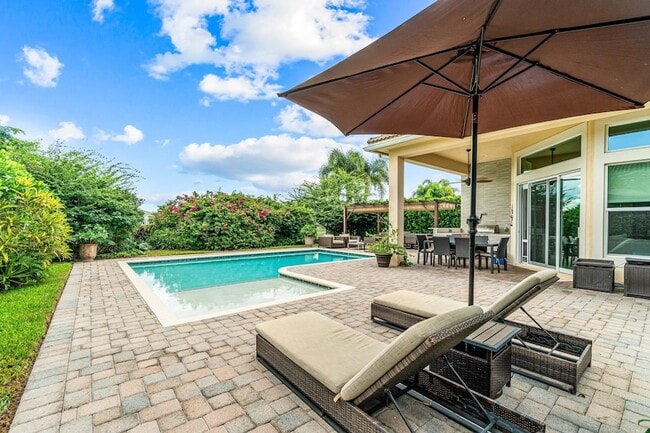 Building Photo - 114 Carmela Ct