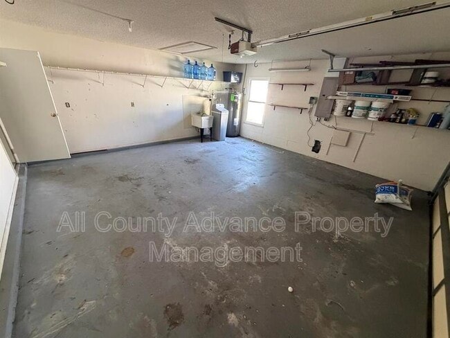 Building Photo - 3232 Oakwood Pl