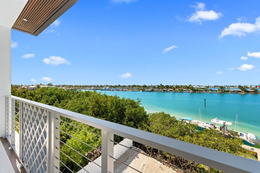 Building Photo - 247 Pescayo Ave