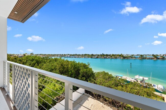 Building Photo - 247 Pescayo Ave