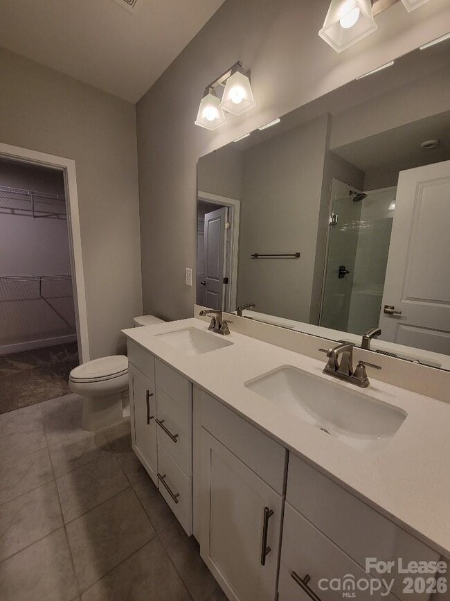 Building Photo - 3633 S Tryon St