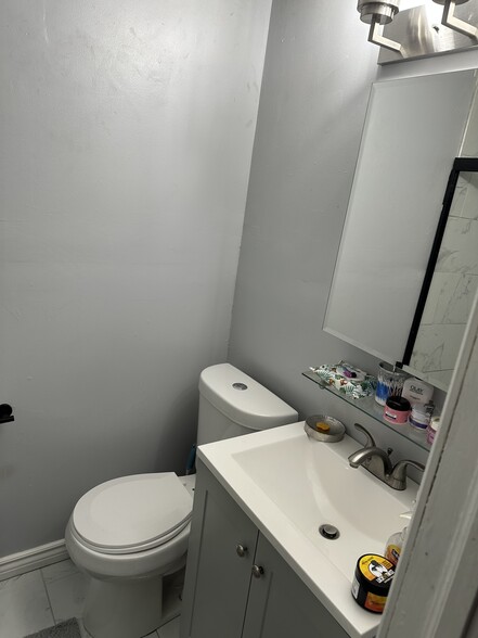 bathroom - 2 E McPherson St