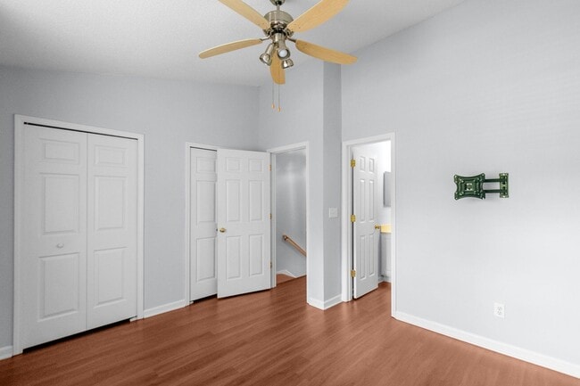 Building Photo - Charming 2-Bedroom Townhome in Prime Locat...