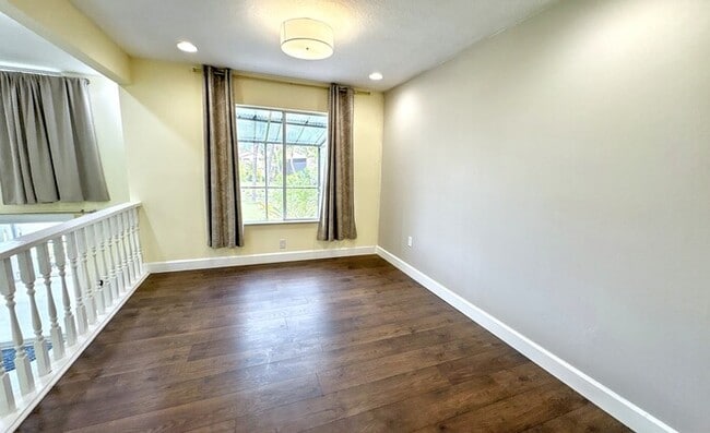 Building Photo - 13963 Lake Point Dr