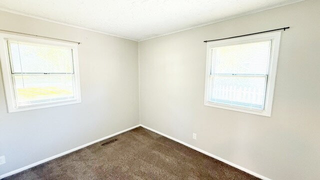 Building Photo - NORTH EAST SIDE 3 BEDROOM HOME AVAILABLE NOW!
