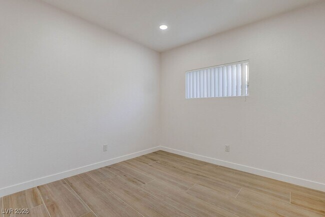 Building Photo - 342 S Water St