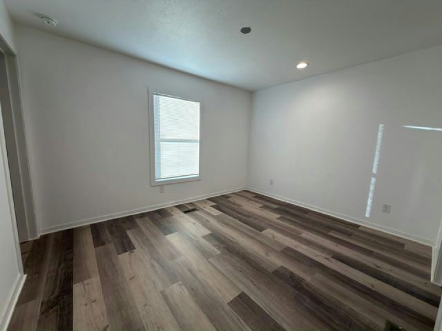 Building Photo - 4650 E Carey Ave