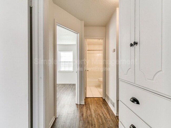 Building Photo - 9524 McIntosh Ave