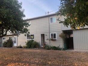 Building Photo - Large upstairs 2 bedroom apartment!