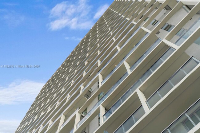 Building Photo - 2000 Metropica Wy