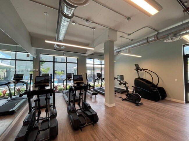 Building Photo - 401 Hialeah Dr