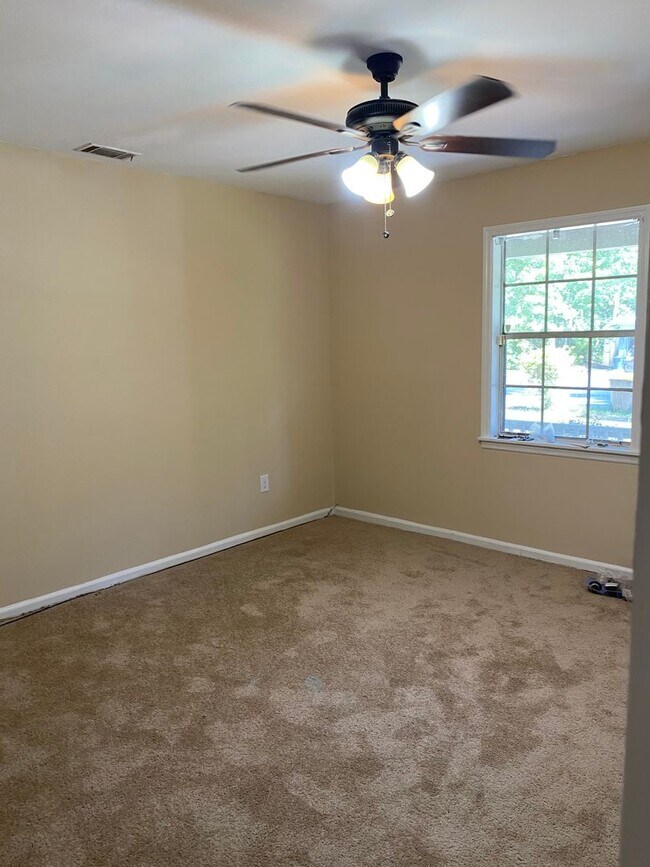 Building Photo - NEWLY RENOVATED- MOVE IN SPECIAL 300.00 OF...