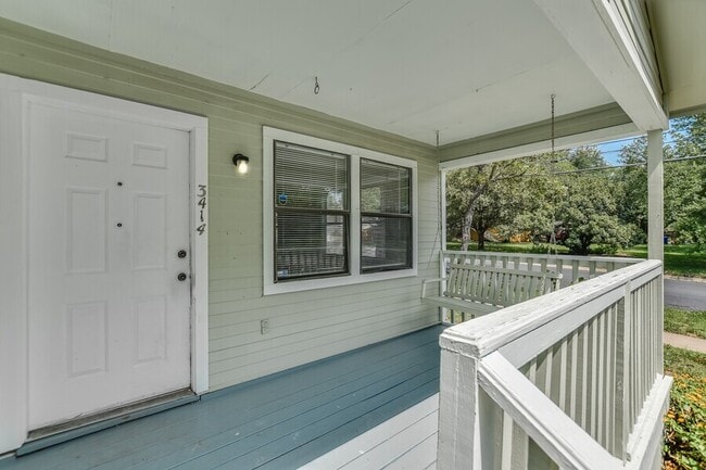 Building Photo - 3414 Hollywood Ave