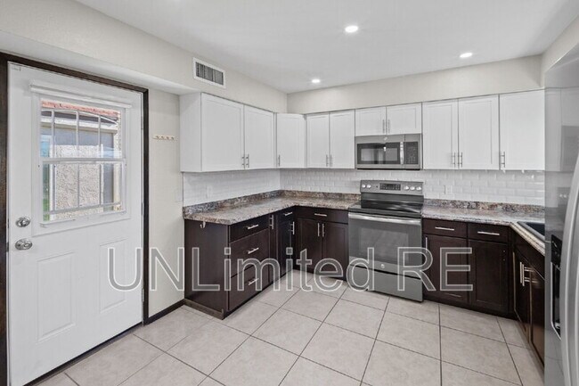 Building Photo - 2960 Star Dr