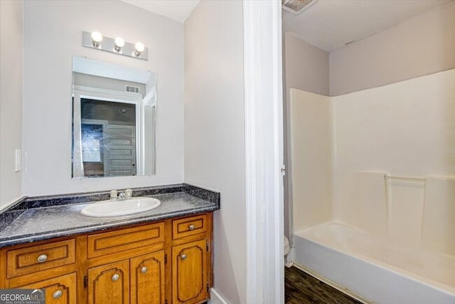 Building Photo - 107 Ellis St