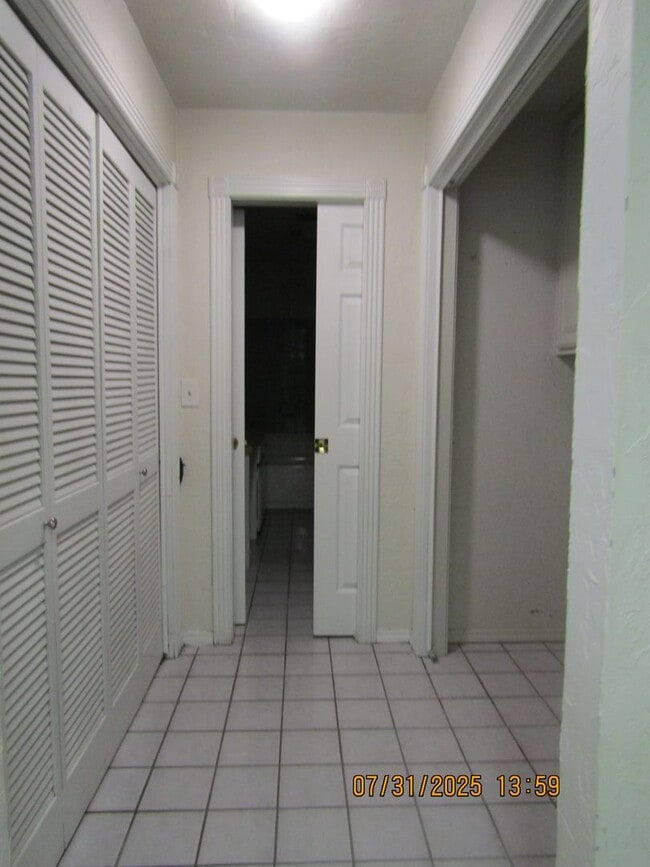 Building Photo - 503 NW Fairway Villa Dr