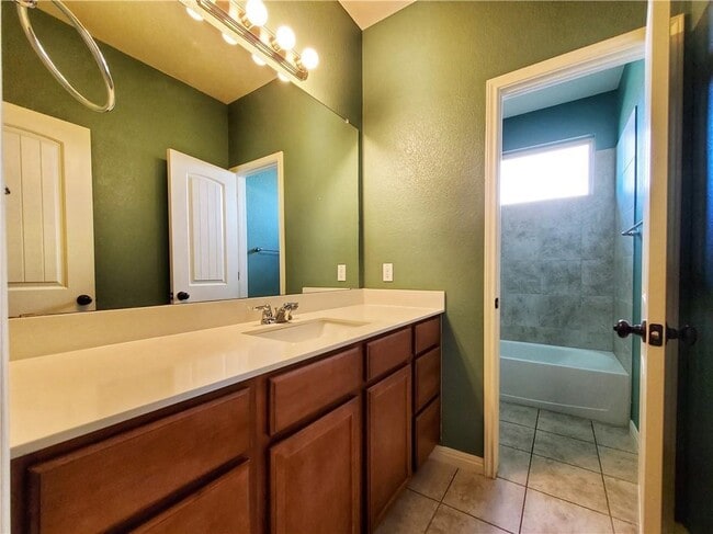 Building Photo - 405 S Brook Dr