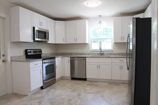 Building Photo - 608 Rosemarie Ave