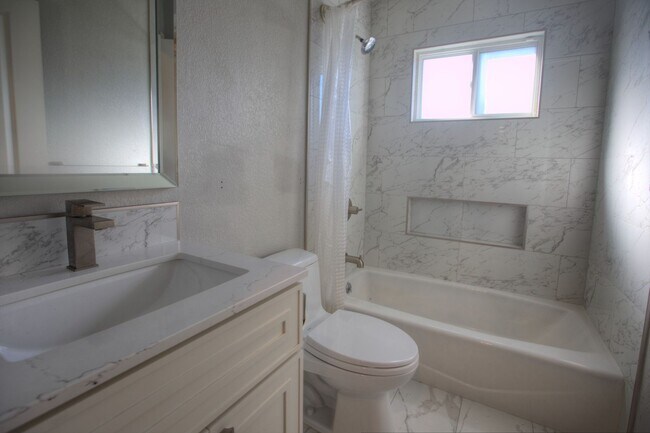 Building Photo - Sapcious remodeled Sundale w/ open floorplan