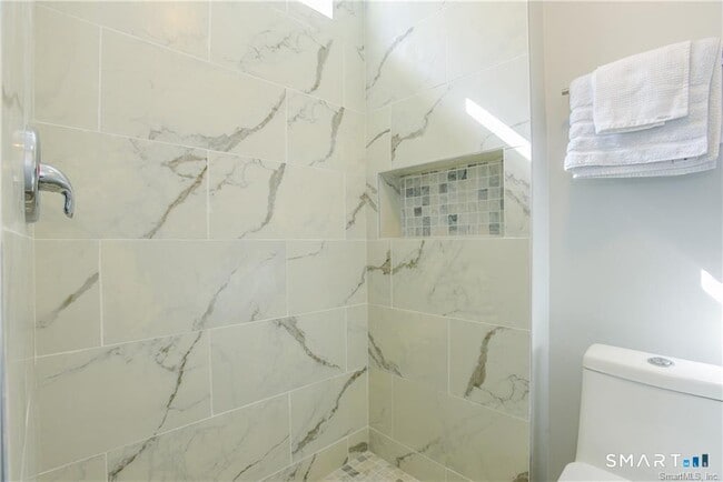 Building Photo - 21 Bayview Ave