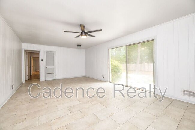 Building Photo - 9 Castlewood Dr