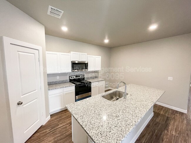 Building Photo - 2147 Kokomo Ave