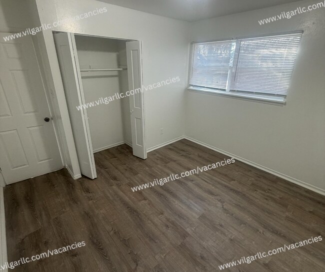 Building Photo - 700 E 20th Ave