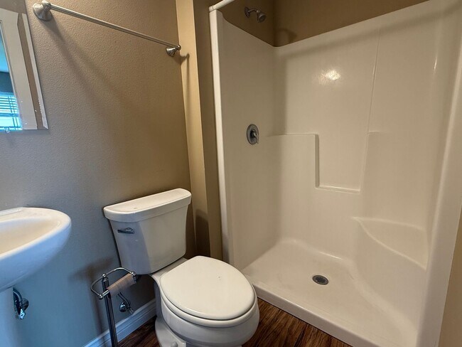 Building Photo - Zillah Tri-Plex