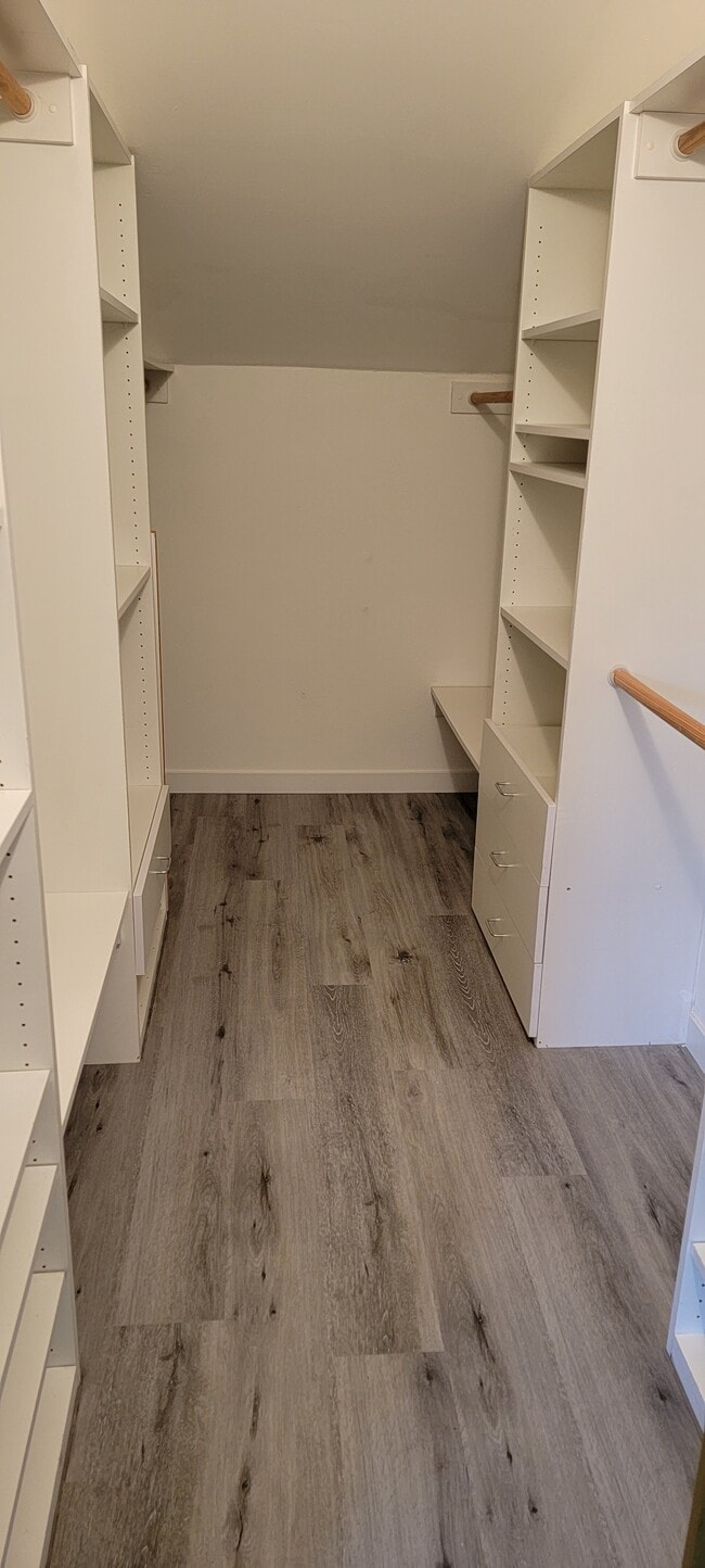 CLOSET - 723 Westmount Dr
