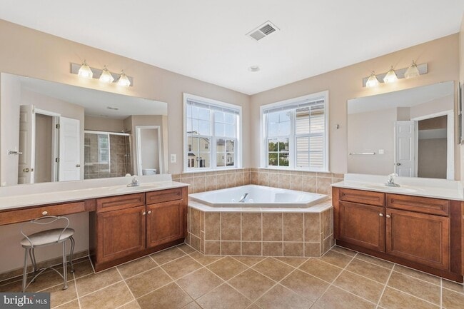 Building Photo - 9036 Woodpecker Ct