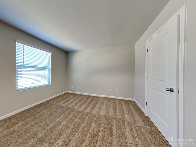 Building Photo - 1071 Bluecoat Cir