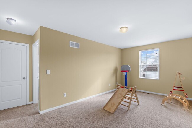 Building Photo - 430 Rockcrest Way