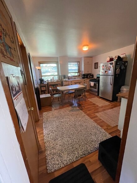 Kitchen - 1628 California St NE