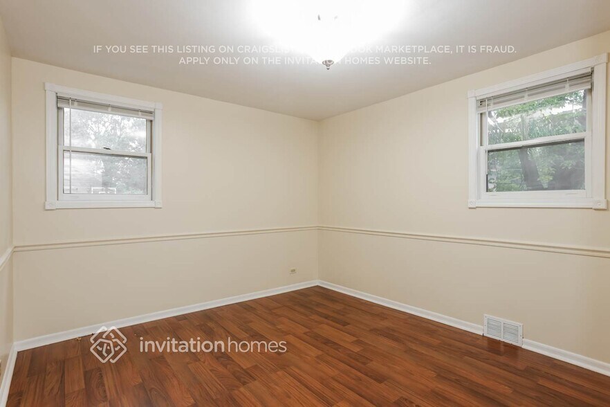 Building Photo - 353 E Elm St