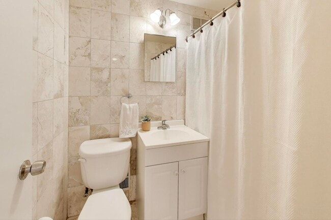 Building Photo - 3100 N Lake Shore Dr