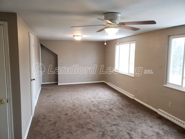 Building Photo - Spacious 4 Bedroom Home in Vermilion Near ...