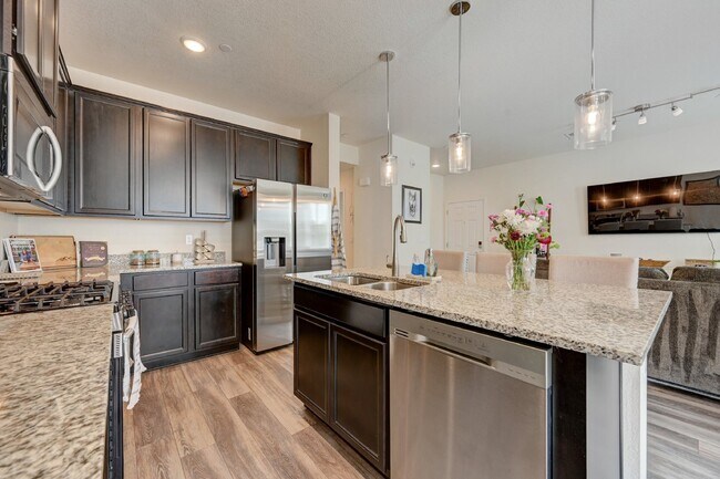 Building Photo - $2,415- 2 Bed, 2 Bath Ground Floor Condo w...