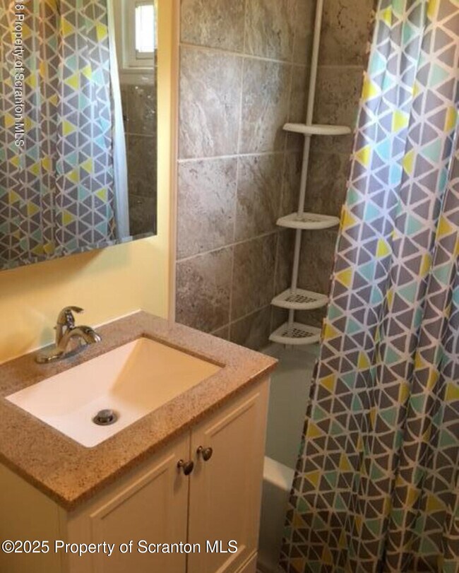 Building Photo - 410 Lane Hill Rd