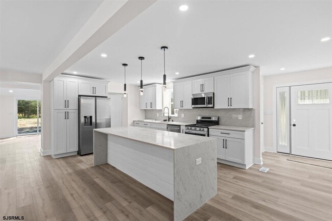 Building Photo - 1301 3rd Ter