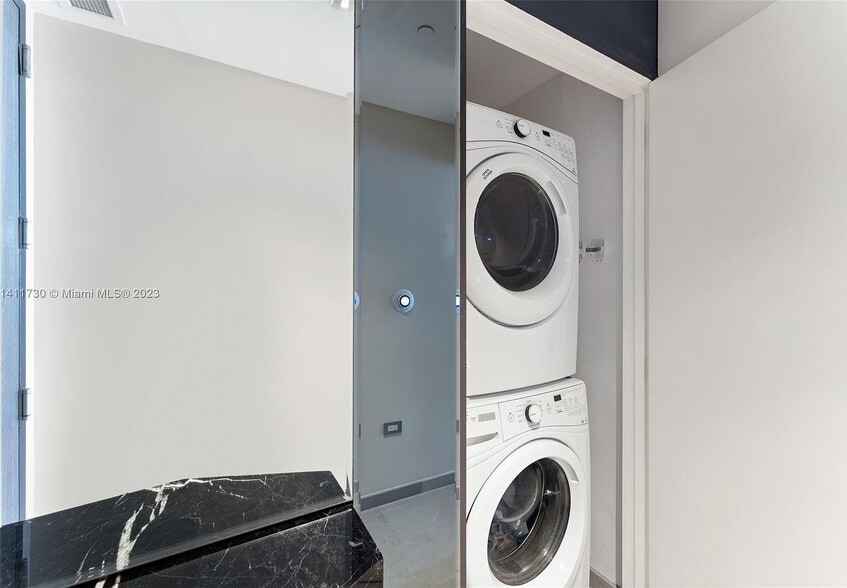 Building Photo - 88 SW 7th St