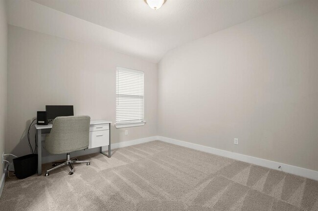 Building Photo - 120 Red Granite Rd